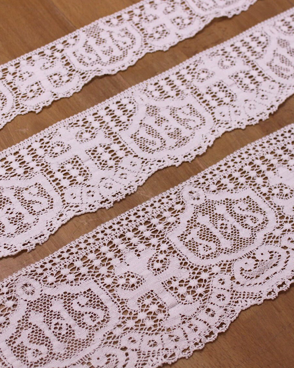 Ladies Alb - Traditional, button front, gathered